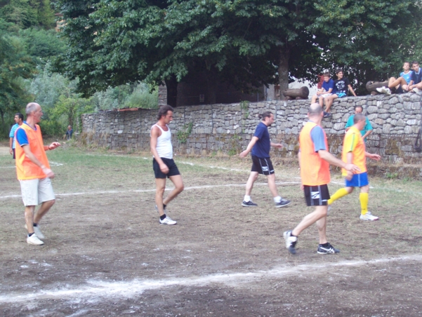  Image name: Calcio46.jpg 
 width: 601 pixel 
 height: 452 pixel 
 Size: 282445 bytes 
 Click to enlarge 